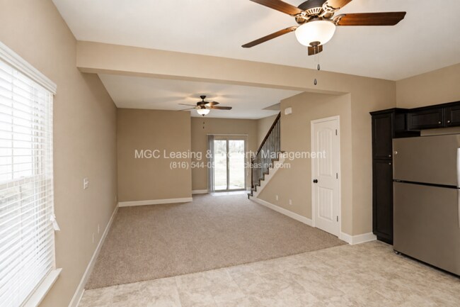 Building Photo - 3 Bedroom Luxury Townhome in Lee's Summit