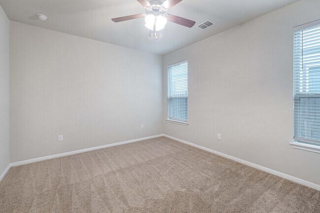 Building Photo - 904 Boatswain Wy