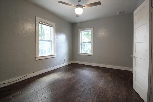 Building Photo - 725 Putnam Ave