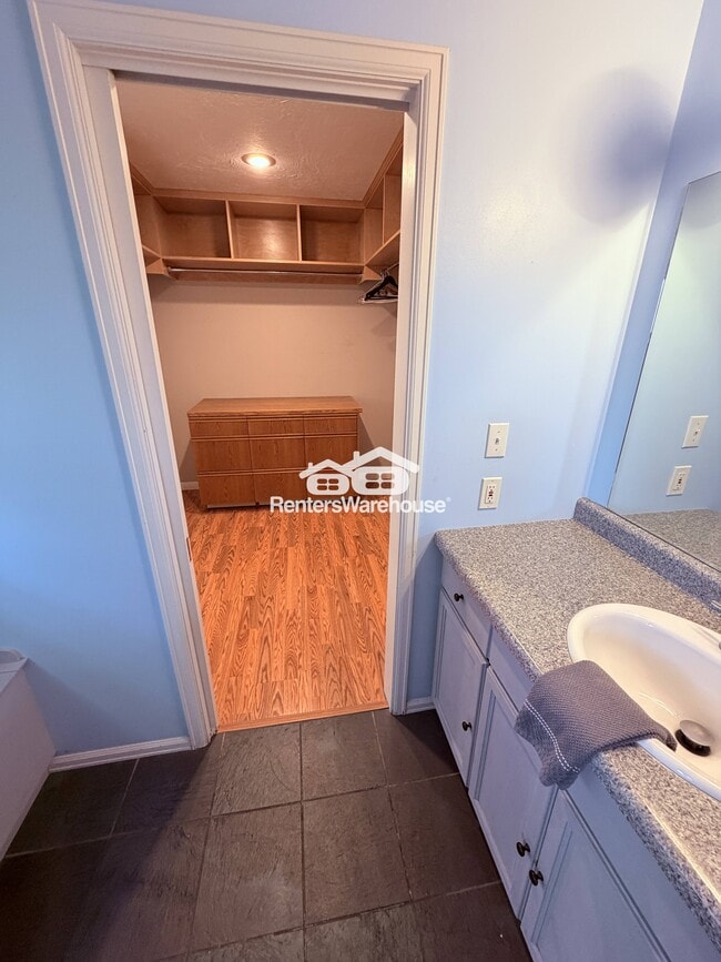 Building Photo - 2555 S 400 E