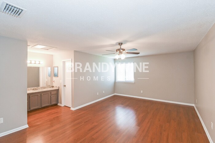 Building Photo - 11251 Windtree Dr E