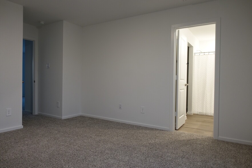 Building Photo - 3004 Fall Gold Ln