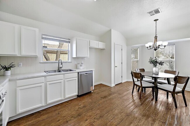 Building Photo - 117 Rosemary Cove