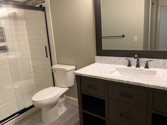 master bath, glass shower door, shower - 607 W Duncan Dr