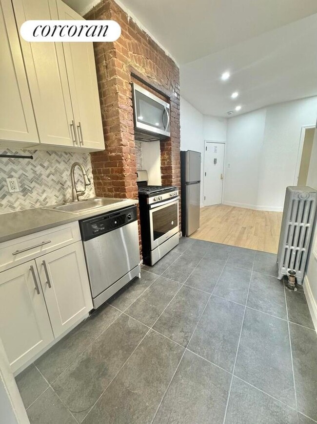 Building Photo - 509 E 81st St