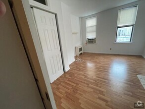 Building Photo - 2 bedroom in Queens NY 11103