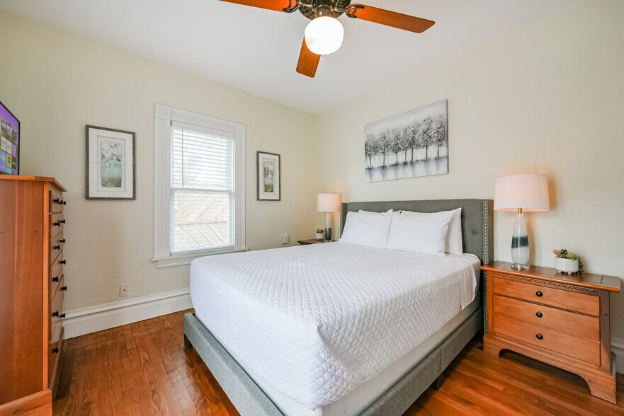 Building Photo - 1305 Beverly St