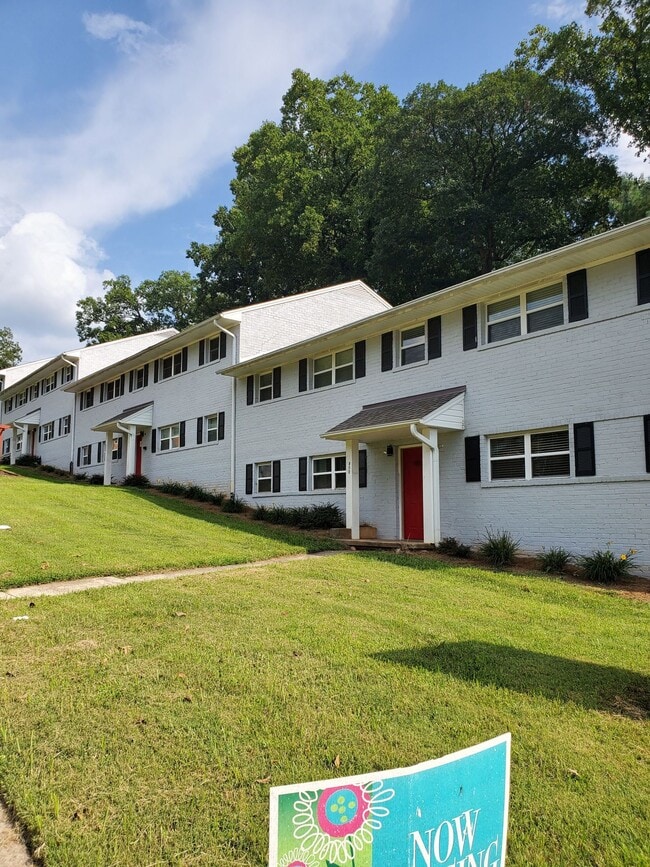 Building Photo - Sterling Pointe Apartments – Updated 2 Bedroom Living in West End Winston-Salem