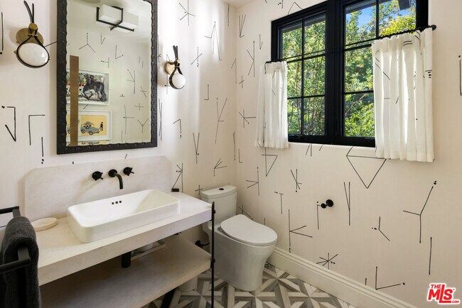 Building Photo - 7651 Willow Glen Rd