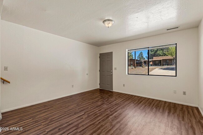Building Photo - 118 E Paseo del Rio