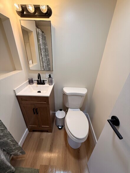 Building Photo - 1295 Foothill Dr