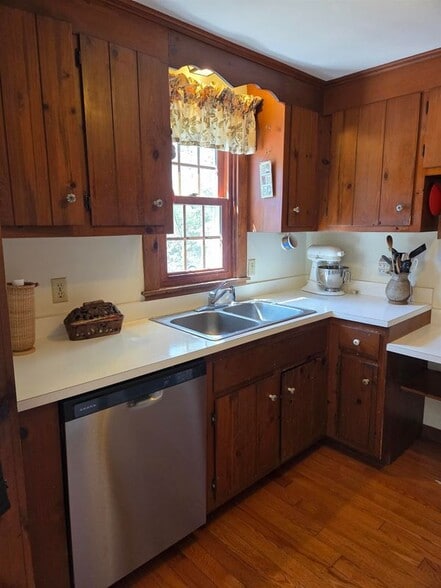 Building Photo - 43 Casalis