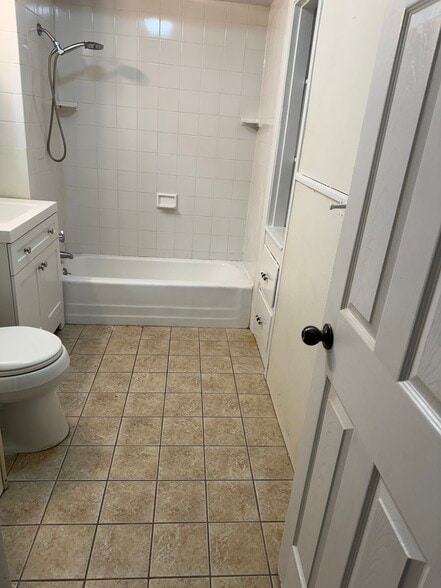 Building Photo - 592 Salem St