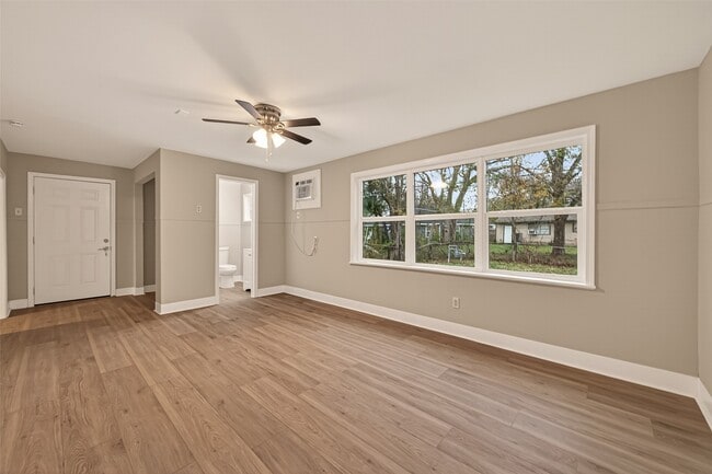 Building Photo - 5833 Southlea St