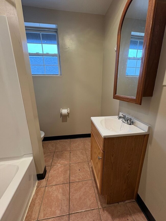 Building Photo - 695 Ewing St