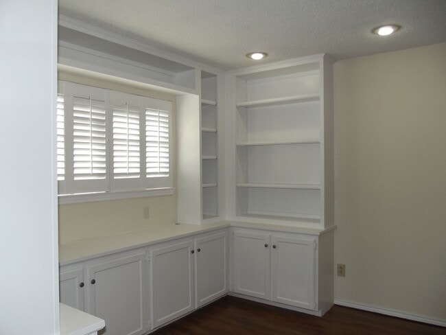 Building Photo - 2/2/2 Townhouse in Southwest Lubbock