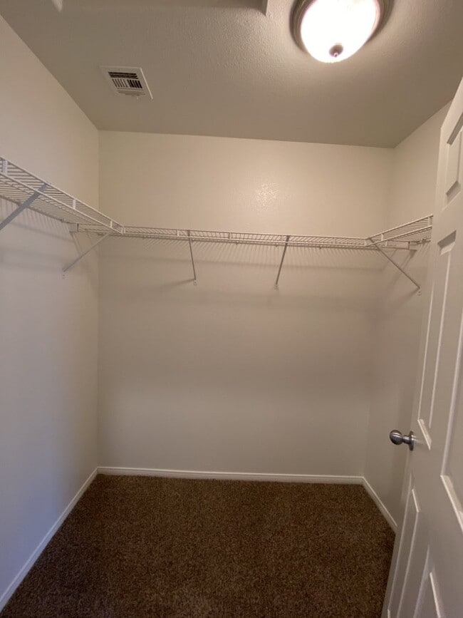Building Photo - Stunning 3-bedroom, 2.5-bathroom rental