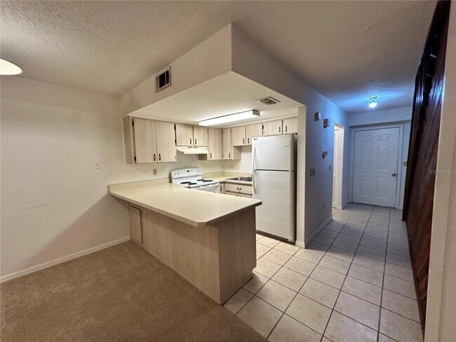 Building Photo - 69 Village Dr