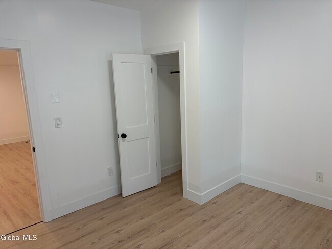 Building Photo - 31 Van Zandt St