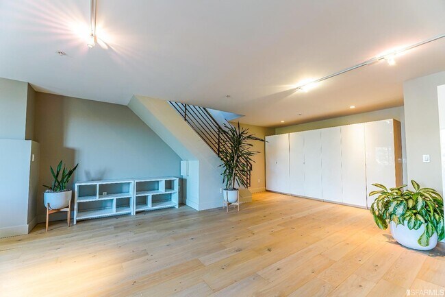 Building Photo - 415 Bryant St