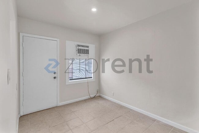 Building Photo - Unit 5