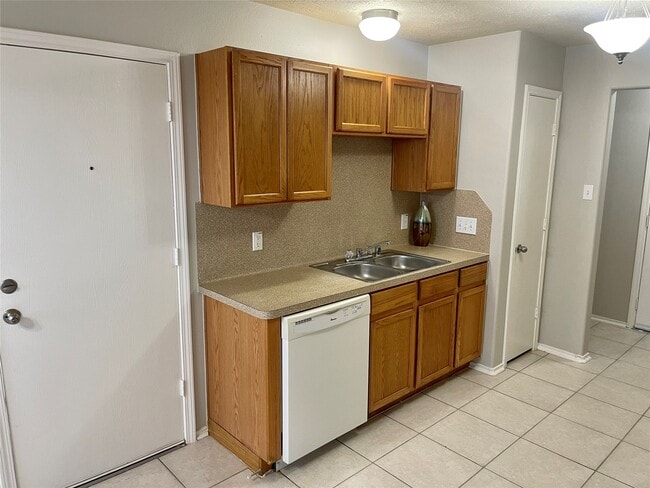 Building Photo - 9011 Serena Ln