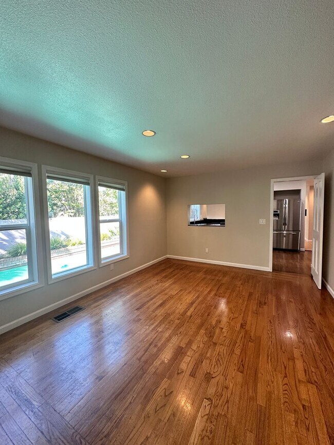 Building Photo - 3636 Folsom Blvd