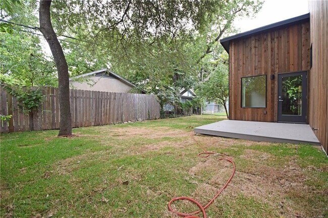 Building Photo - 5405 Sunshine Dr