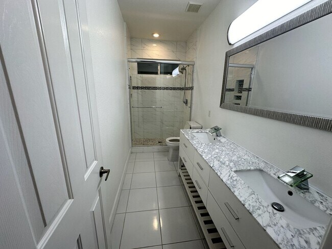 Building Photo - 5701 W Country Ave