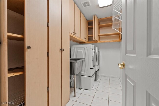 Building Photo - 2456 Antler Point Dr