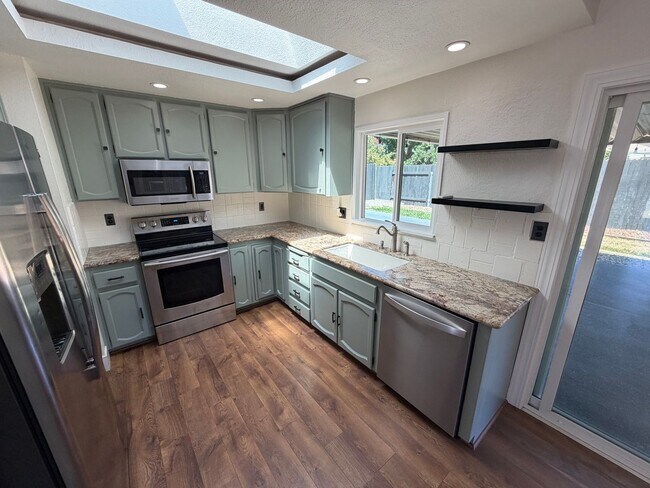 Building Photo - 3 Bedroom | 2 Bathroom | Single-Family Home in Sacramento