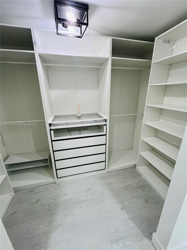 Building Photo - 1707 S Curlew Ln