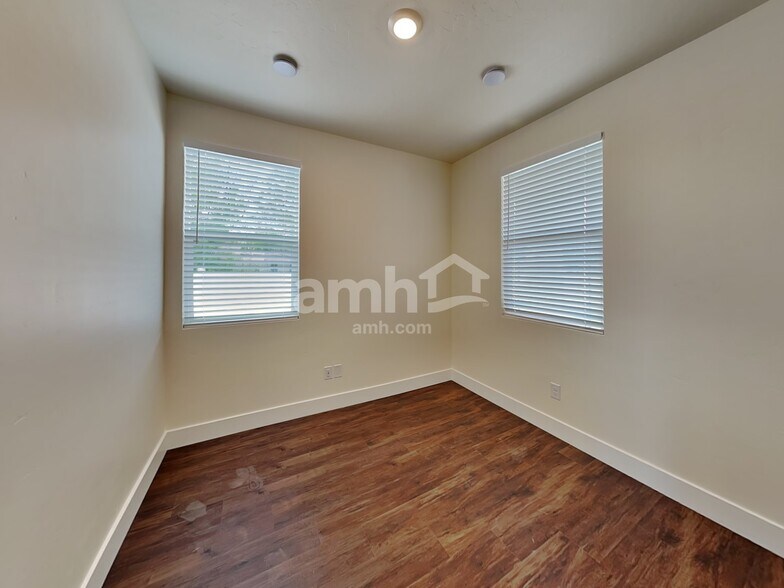 Building Photo - 1515 W Afton St