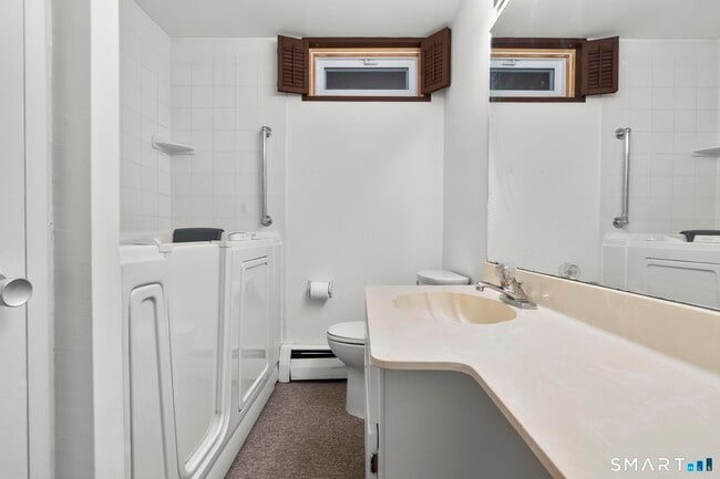 Building Photo - 304 Olmstead Hill Rd