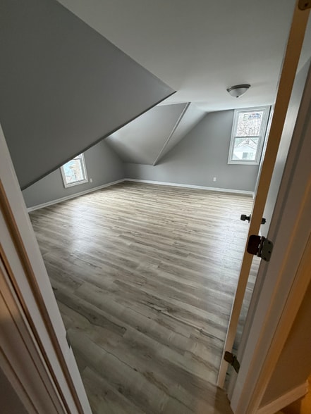 Building Photo - 1646 Center St