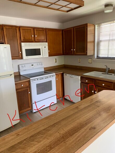 Kitchen - 5341 76th W Ave