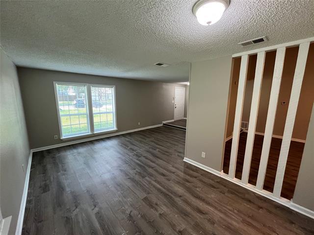 Building Photo - 10 Merrie Cir