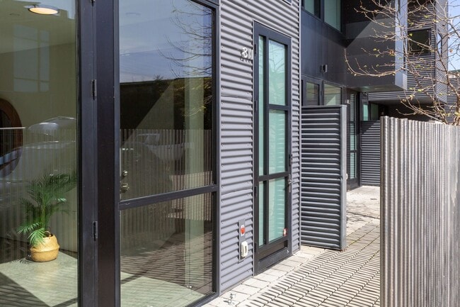 Building Photo - Spectacular Live/Work Home Designed by Architect David Stark Wilson