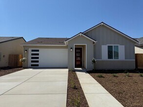 Building Photo - Stunning New Construction Home with Designer Touches!