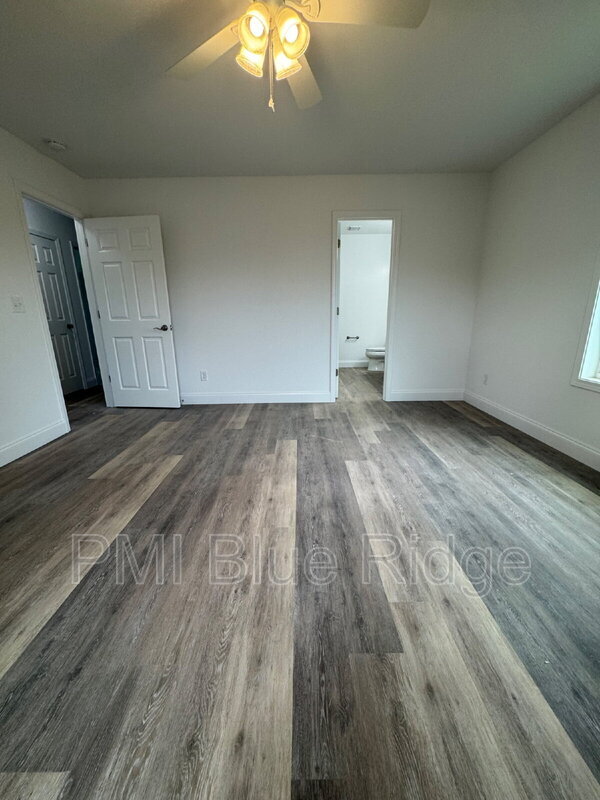 Building Photo - 200 Quinn Hill Ln
