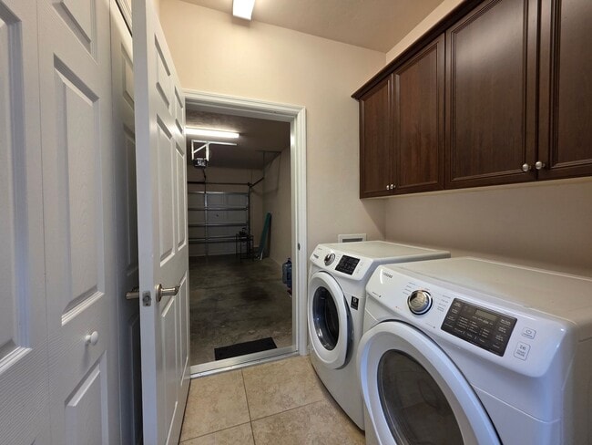 Building Photo - For rent 2 bedroom 2 bathroom 1 car garage condominium