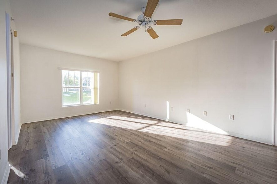 Building Photo - 5080 Fairways Cir