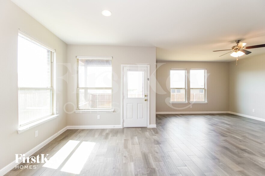 Building Photo - 401 Goldfinch Rd