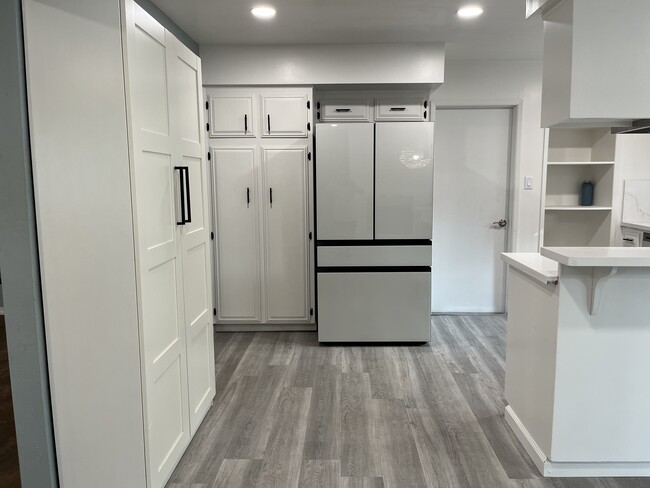 Building Photo - 5708 Cochran Dr