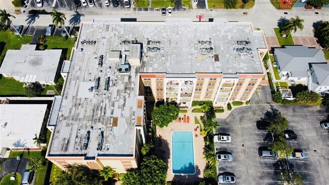 Building Photo - 400 N Riverside Dr