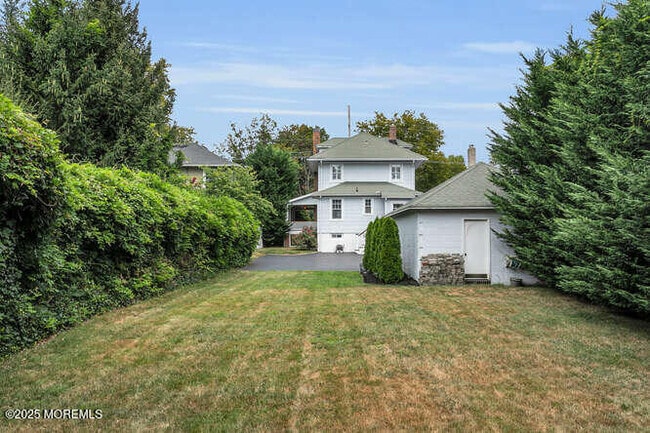 Building Photo - 137 E Bergen Pl