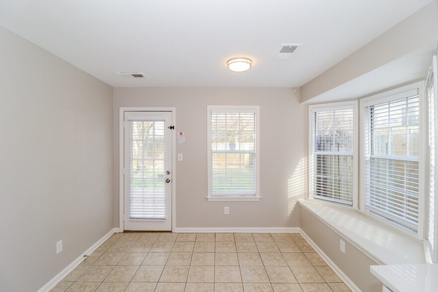 Building Photo - 2268 Lake Hill Ct
