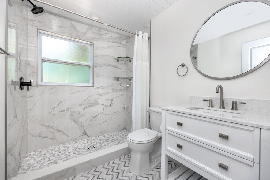 Building Photo - 14744 Sunset Dr