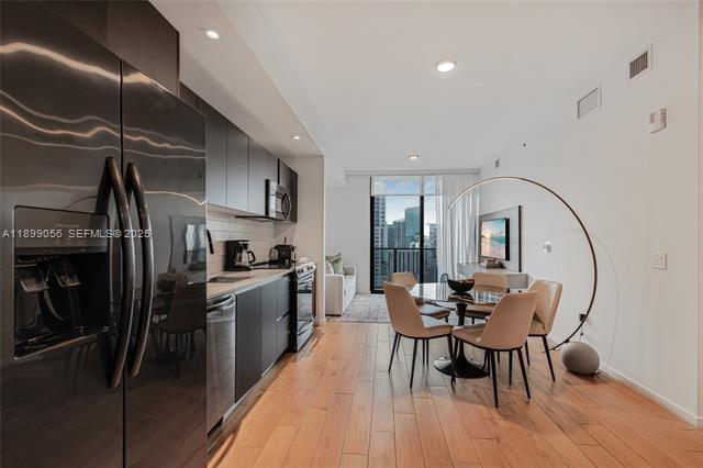 Building Photo - 398 NE 5th St