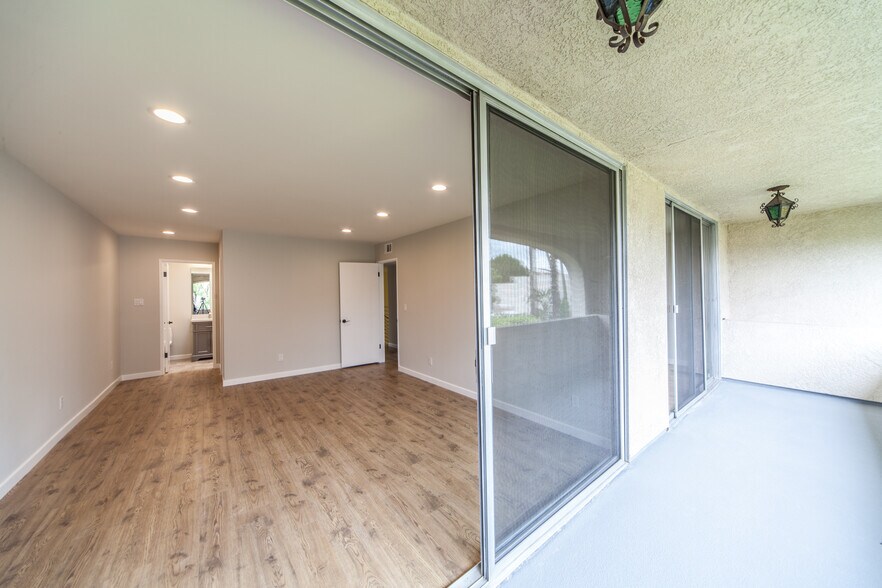 Building Photo - 5278 Lindley Ave